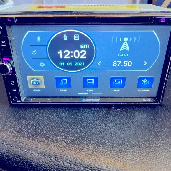 Blaupunkt CAMDEM18 6.9-in. Double-DIN Digital Media Receiver/ Bluetooth 🔊 - Picture 1 of 10